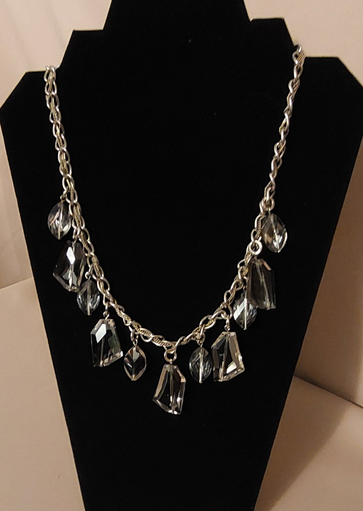 Z Fashion Jewelry Silver and 11 Large Crystals Necklace